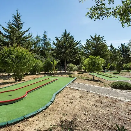 Caracol Heated Swim & Mini-golf ルース・デ・タビラ